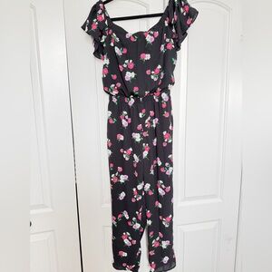 Floral jumpsuit with on or off shoulder , elastic waistband
Express size Small